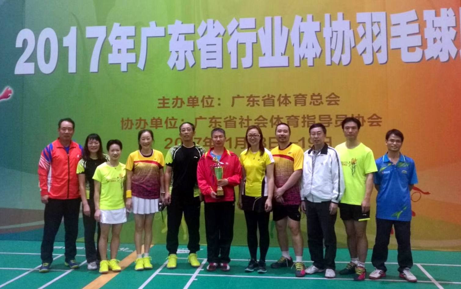 颁奖留影.jpg